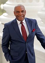 Steven Bradford headshot